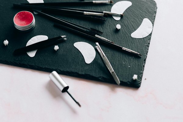 What Are the Best Style Hacks for Revamping an Old Tweed Blazer?