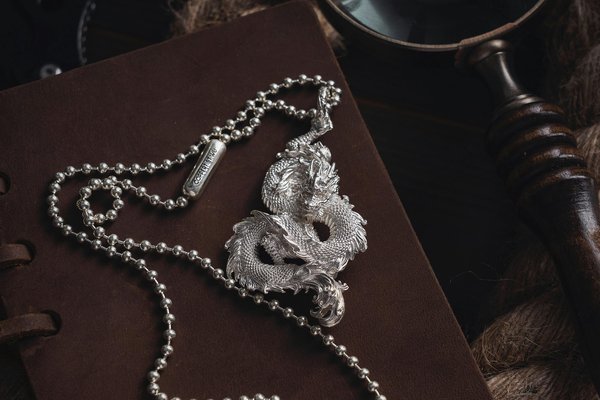 Discover the magic of the dragon charm: a must-have accessory